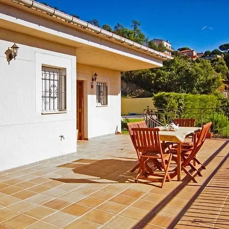Vila Sleeps 6 With Pool And Wifi