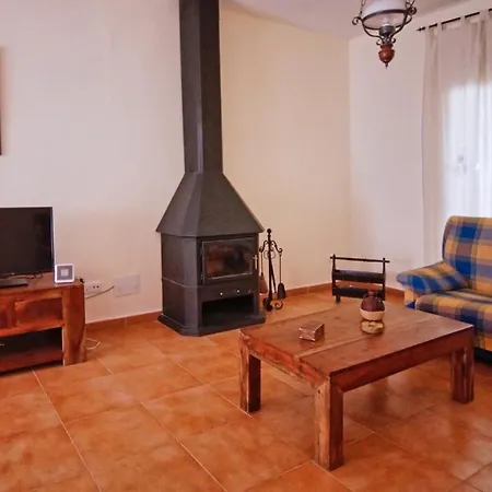 Vila Sleeps 6 With Pool And Wifi *