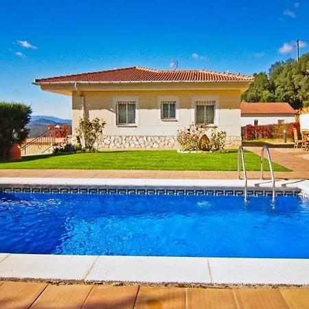Vila Sleeps 6 With Pool And Wifi *
