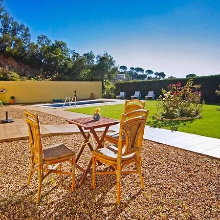 Sleeps 6 With Pool And Wifi Villa